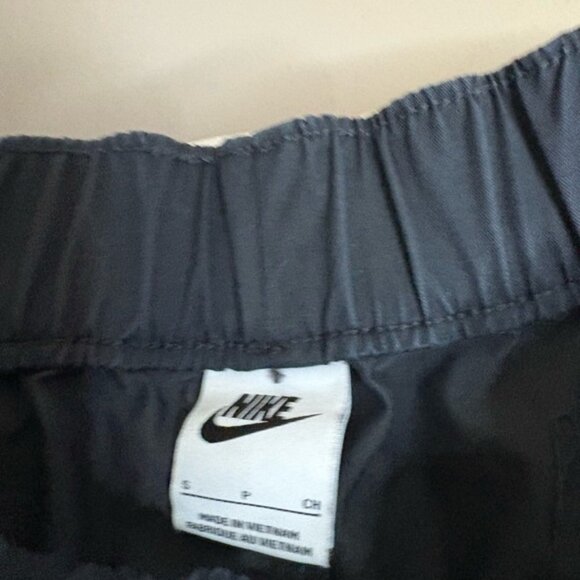 Nike Track Pants Womens Small  Black Cargo Woven Jogger Gym Essentials DO7209 - Picture 3 of 3